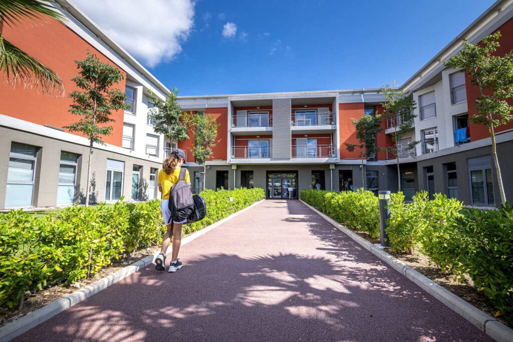 entrée de l'école internationale mouratoglou